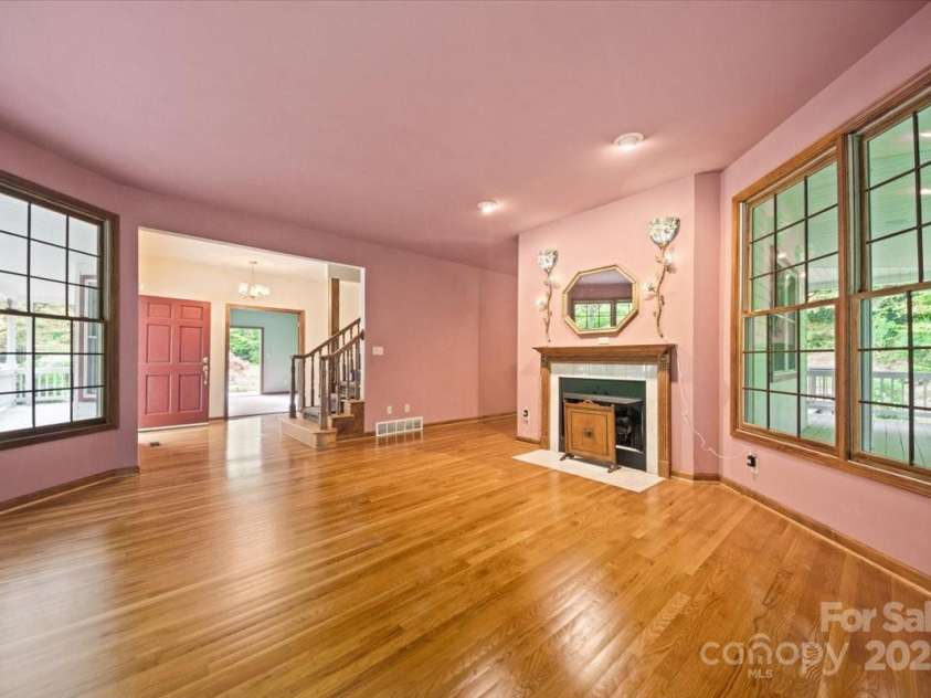 5580 Greenville Highway, Brevard, NC 28712.  MLS# CAR4196657, YatesRealty ID 299. 