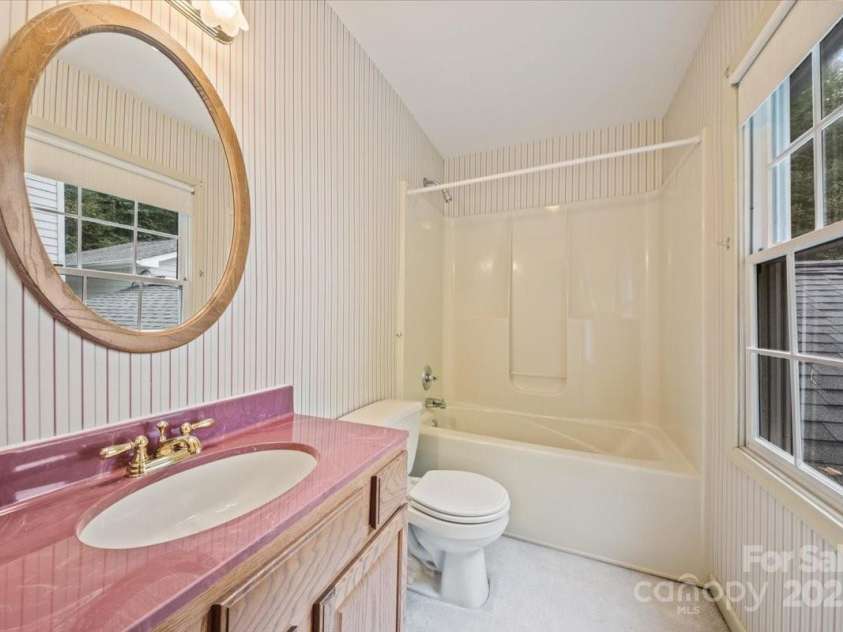 5580 Greenville Highway, Brevard, NC 28712.  MLS# CAR4196657, YatesRealty ID 299. 