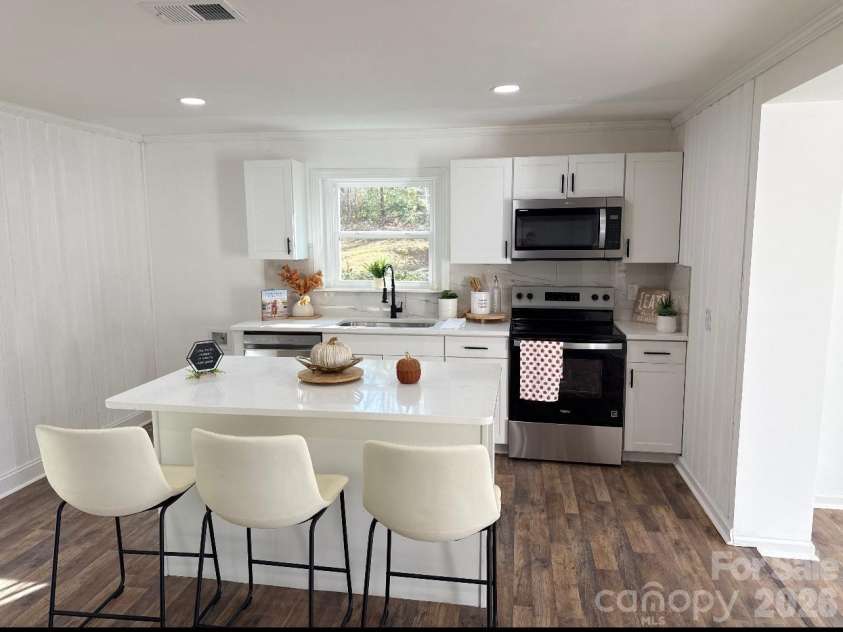 123 Riverside Drive, Mount Holly, NC 28120.  MLS# CAR4334550, YatesRealty ID 2990. 