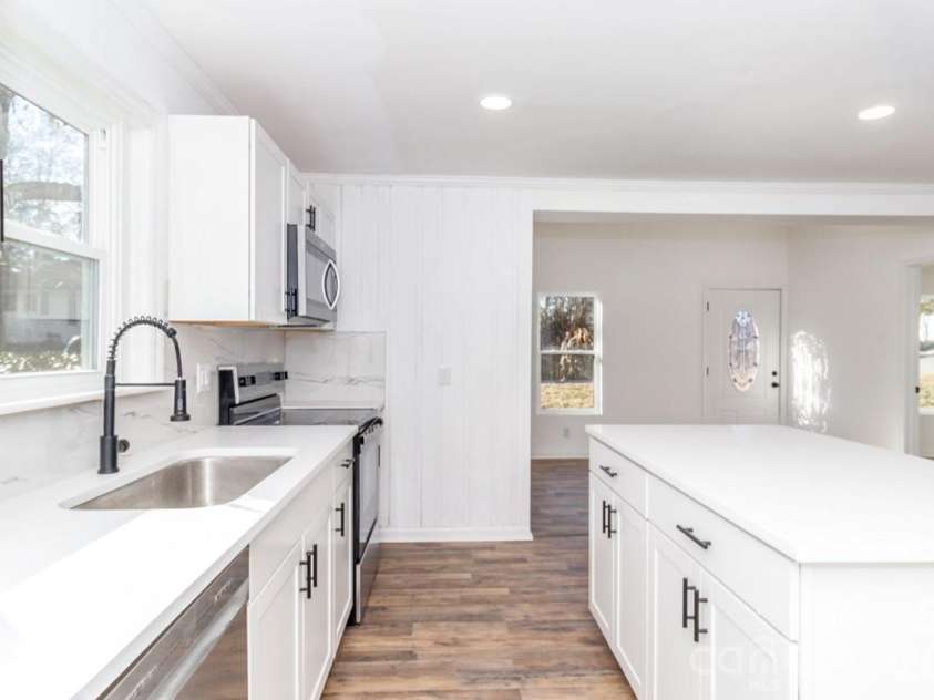 123 Riverside Drive, Mount Holly, NC 28120.  MLS# CAR4334550, YatesRealty ID 2990. 