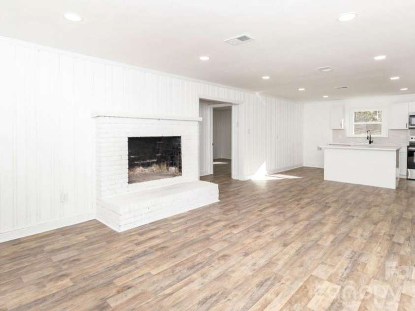 123 Riverside Drive, Mount Holly, NC 28120.  MLS# CAR4334550, YatesRealty ID 2990. 