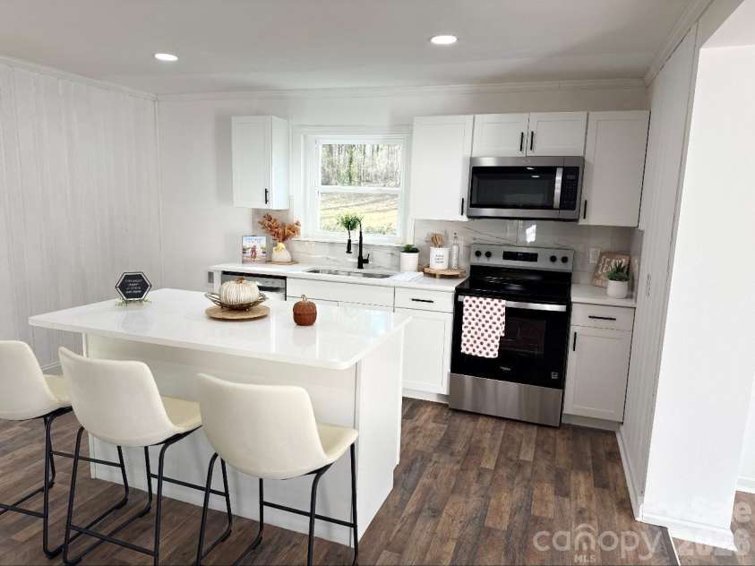 123 Riverside Drive, Mount Holly, NC 28120.  MLS# CAR4334550, YatesRealty ID 2990. 