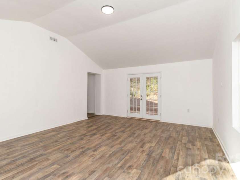 123 Riverside Drive, Mount Holly, NC 28120.  MLS# CAR4334550, YatesRealty ID 2990. 