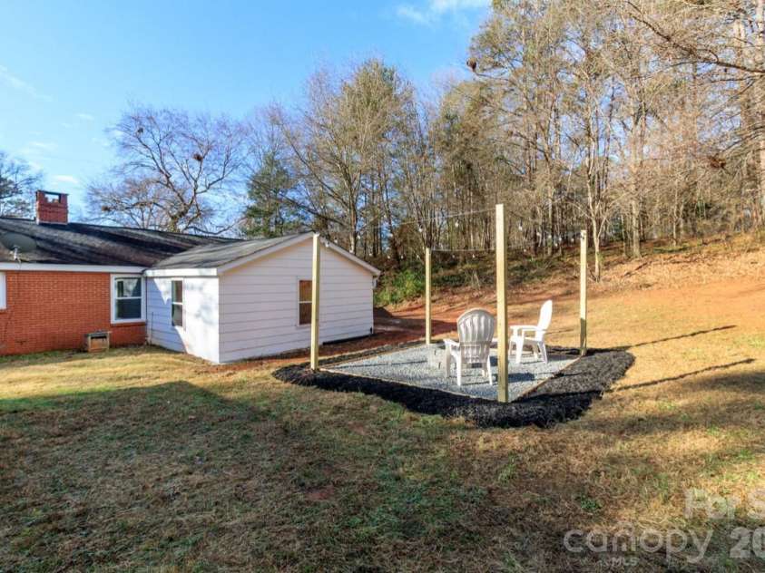 123 Riverside Drive, Mount Holly, NC 28120.  MLS# CAR4334550, YatesRealty ID 2990. 