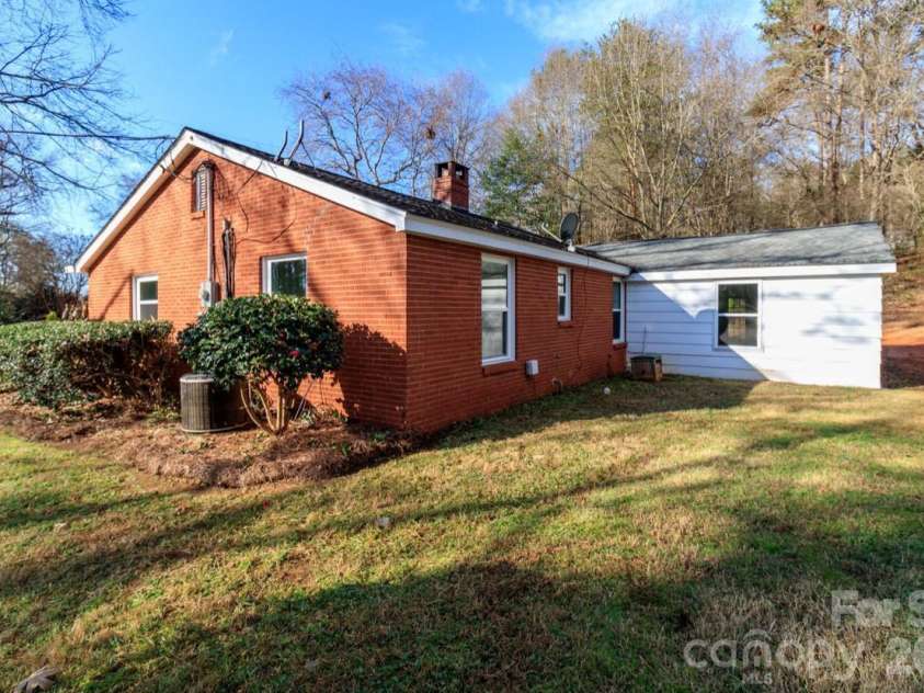 123 Riverside Drive, Mount Holly, NC 28120.  MLS# CAR4334550, YatesRealty ID 2990. 