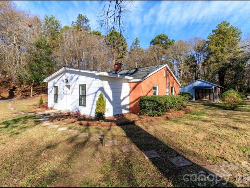 123 Riverside Drive, Mount Holly, NC 28120.  MLS# CAR4334550, YatesRealty ID 2990. 