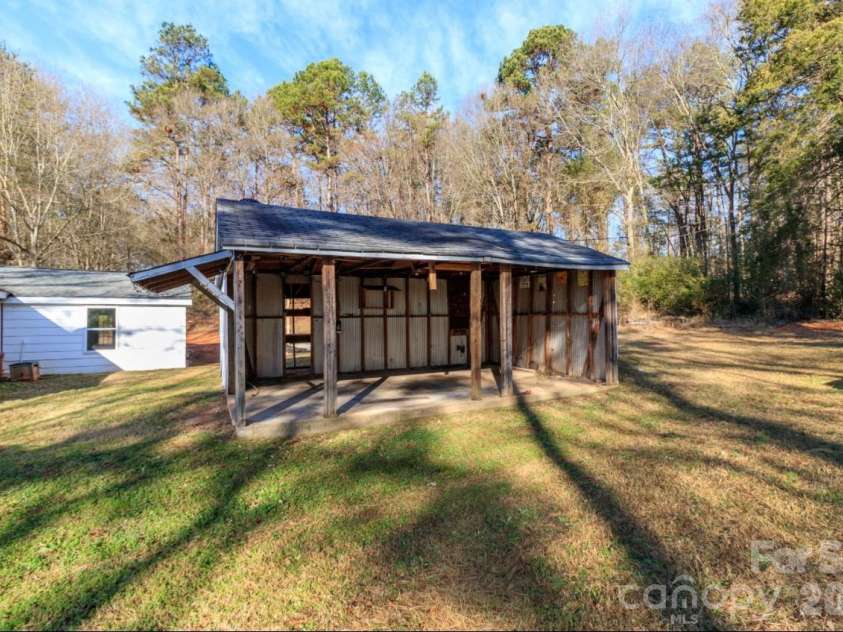 123 Riverside Drive, Mount Holly, NC 28120.  MLS# CAR4334550, YatesRealty ID 2990. 