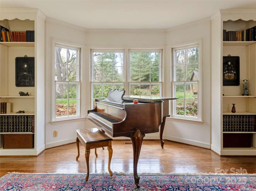 25 Ridgefield Place, Asheville, NC 28803.  MLS# CAR4214349, YatesRealty ID 2990. 