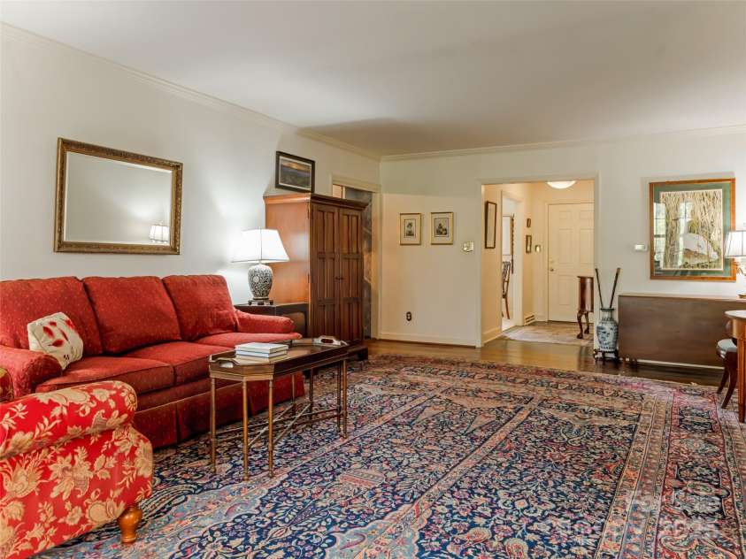 25 Ridgefield Place, Asheville, NC 28803.  MLS# CAR4214349, YatesRealty ID 2990. 