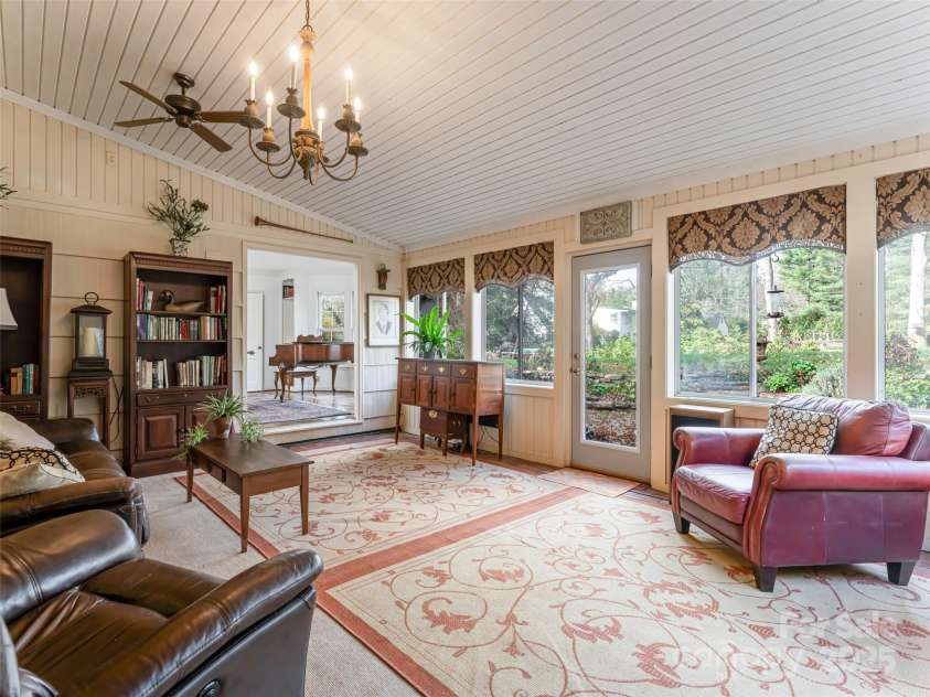 25 Ridgefield Place, Asheville, NC 28803.  MLS# CAR4214349, YatesRealty ID 2990. 