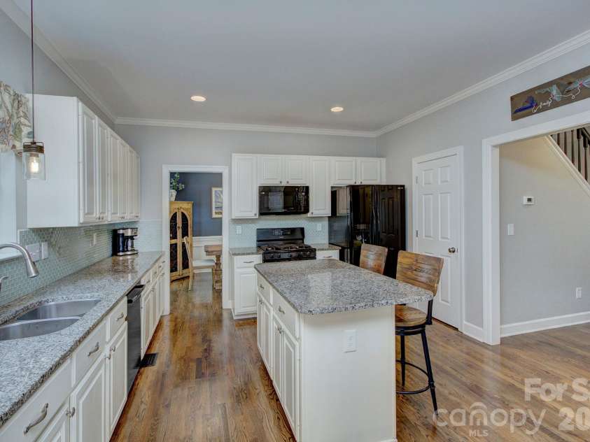 6113 Oxwynn Lane, Charlotte, NC 28270.  MLS# CAR4392023, YatesRealty ID 29901. 