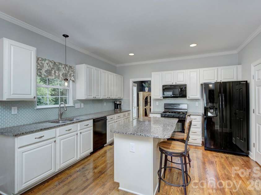 6113 Oxwynn Lane, Charlotte, NC 28270.  MLS# CAR4392023, YatesRealty ID 29901. 