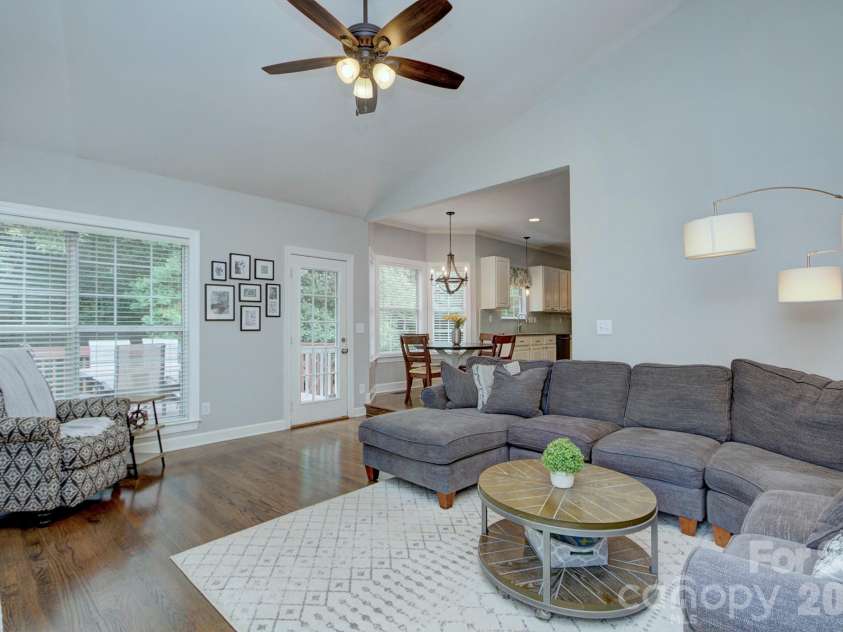 6113 Oxwynn Lane, Charlotte, NC 28270.  MLS# CAR4392023, YatesRealty ID 29901. 