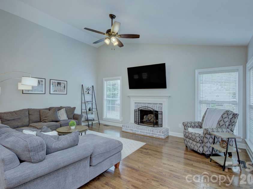6113 Oxwynn Lane, Charlotte, NC 28270.  MLS# CAR4392023, YatesRealty ID 29901. 