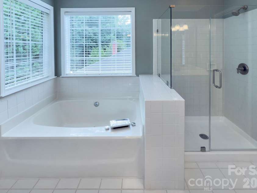 6113 Oxwynn Lane, Charlotte, NC 28270.  MLS# CAR4392023, YatesRealty ID 29901. 