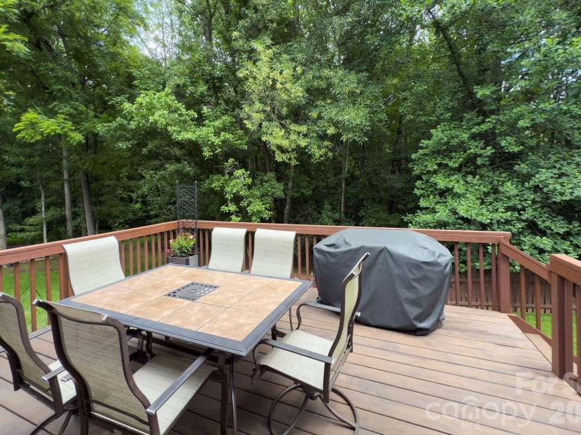 6113 Oxwynn Lane, Charlotte, NC 28270.  MLS# CAR4392023, YatesRealty ID 29901. 