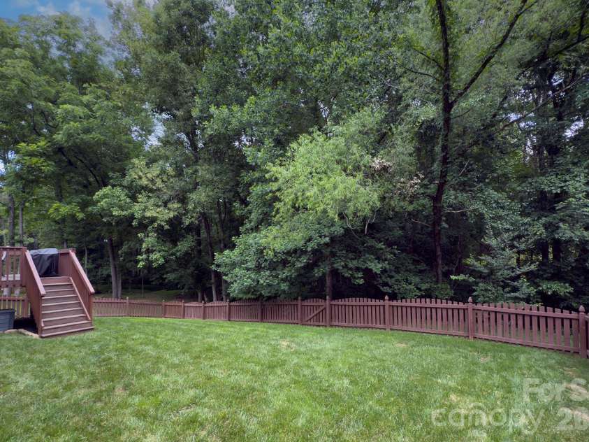 6113 Oxwynn Lane, Charlotte, NC 28270.  MLS# CAR4392023, YatesRealty ID 29901. 
