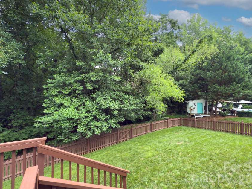 6113 Oxwynn Lane, Charlotte, NC 28270.  MLS# CAR4392023, YatesRealty ID 29901. 