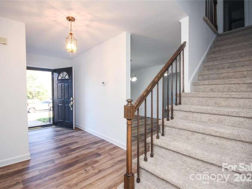 6844 Dumbarton Drive, Charlotte, NC 28210.  MLS# CAR4273724, YatesRealty ID 29903. 