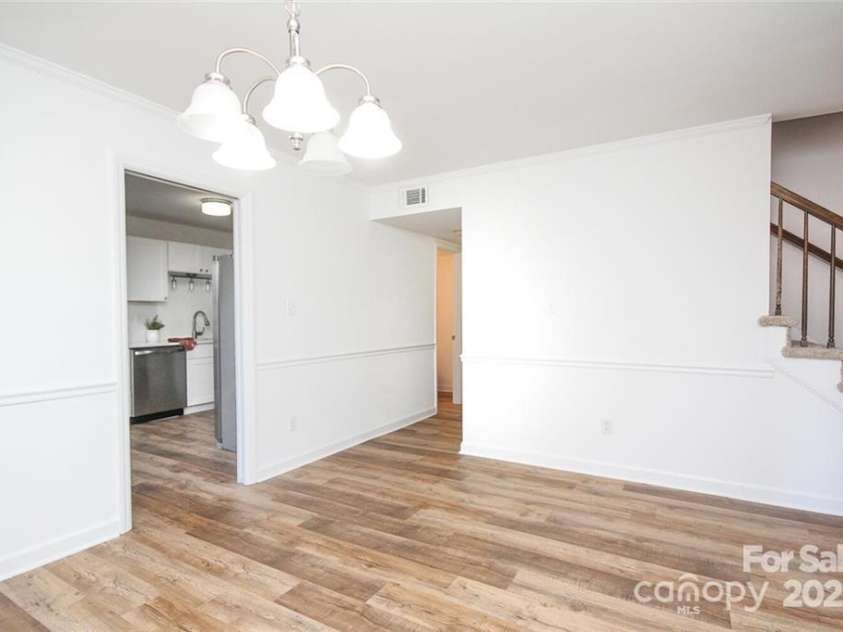 6844 Dumbarton Drive, Charlotte, NC 28210.  MLS# CAR4273724, YatesRealty ID 29903. 