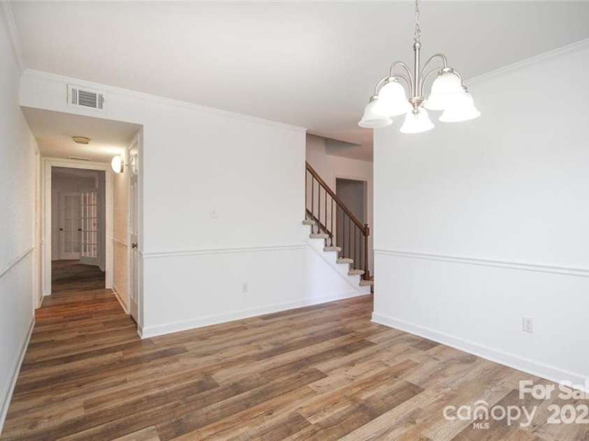 6844 Dumbarton Drive, Charlotte, NC 28210.  MLS# CAR4273724, YatesRealty ID 29903. 