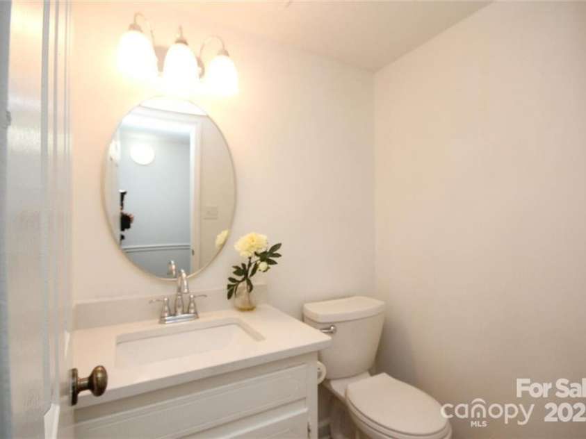 6844 Dumbarton Drive, Charlotte, NC 28210.  MLS# CAR4273724, YatesRealty ID 29903. 