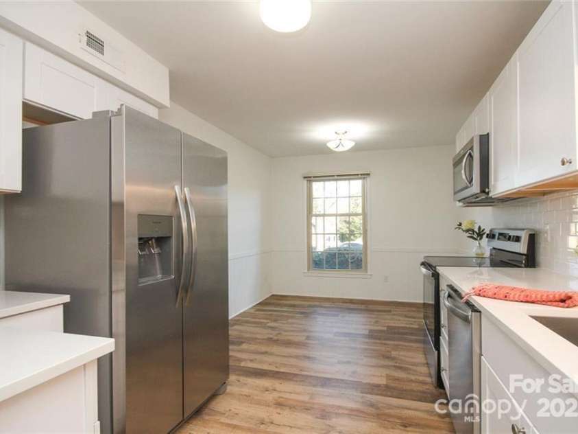 6844 Dumbarton Drive, Charlotte, NC 28210.  MLS# CAR4273724, YatesRealty ID 29903. 