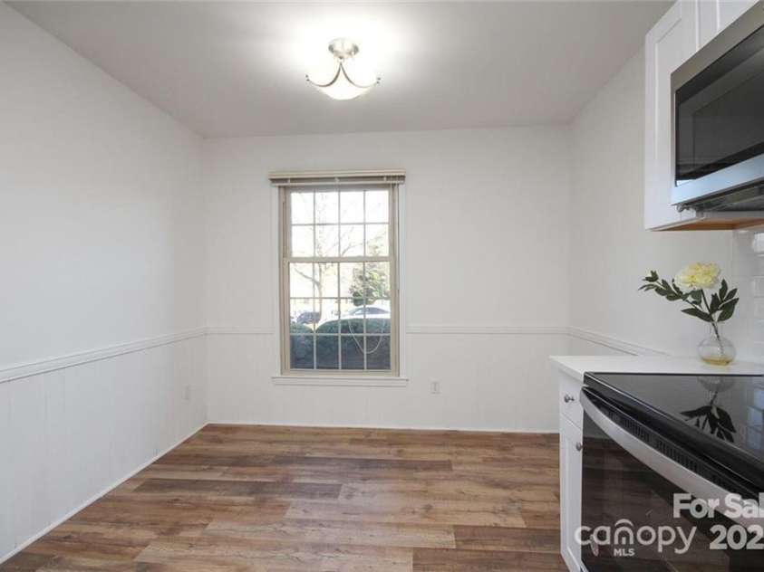 6844 Dumbarton Drive, Charlotte, NC 28210.  MLS# CAR4273724, YatesRealty ID 29903. 