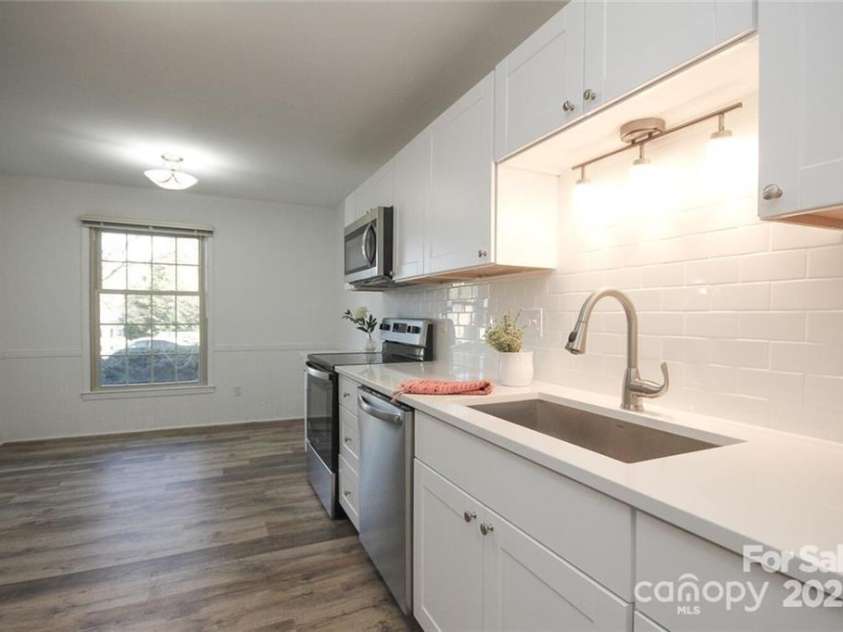 6844 Dumbarton Drive, Charlotte, NC 28210.  MLS# CAR4273724, YatesRealty ID 29903. 