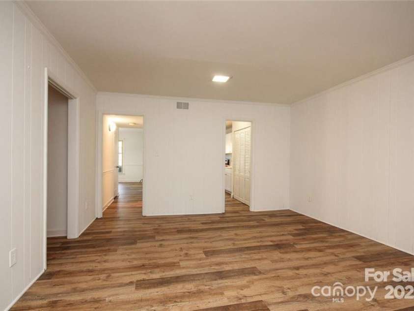 6844 Dumbarton Drive, Charlotte, NC 28210.  MLS# CAR4273724, YatesRealty ID 29903. 