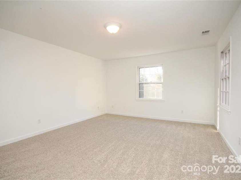 6844 Dumbarton Drive, Charlotte, NC 28210.  MLS# CAR4273724, YatesRealty ID 29903. 