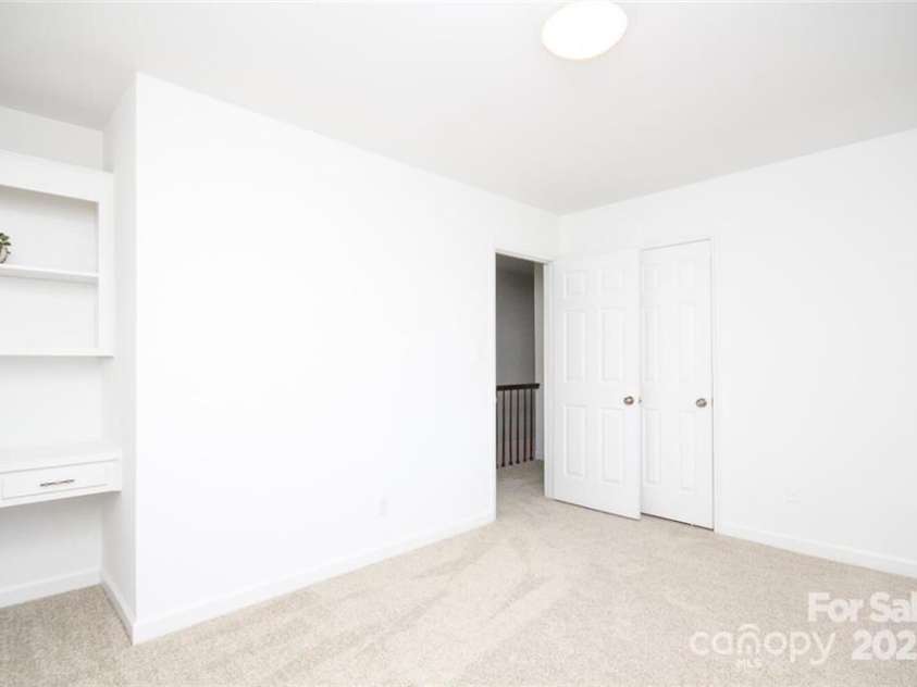 6844 Dumbarton Drive, Charlotte, NC 28210.  MLS# CAR4273724, YatesRealty ID 29903. 