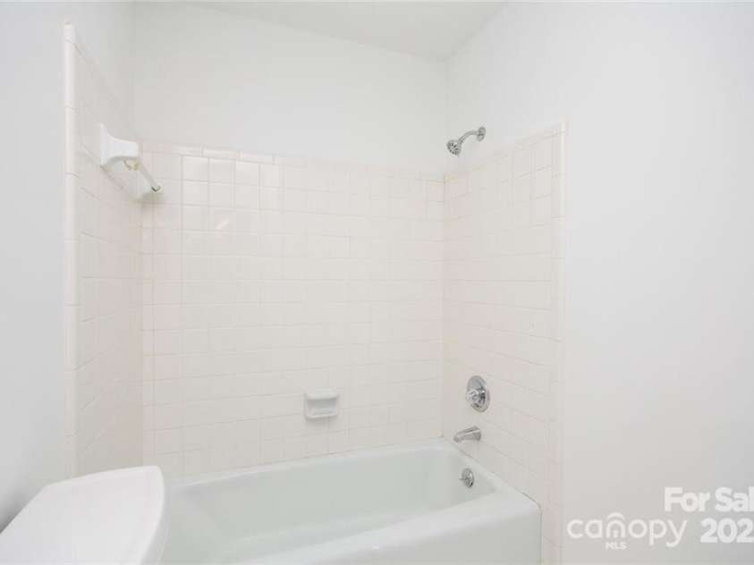 6844 Dumbarton Drive, Charlotte, NC 28210.  MLS# CAR4273724, YatesRealty ID 29903. 