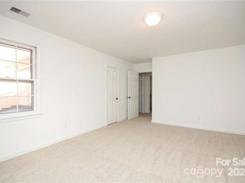 6844 Dumbarton Drive, Charlotte, NC 28210.  MLS# CAR4273724, YatesRealty ID 29903. 