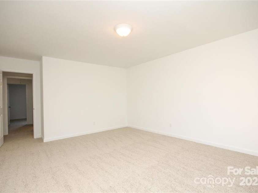 6844 Dumbarton Drive, Charlotte, NC 28210.  MLS# CAR4273724, YatesRealty ID 29903. 