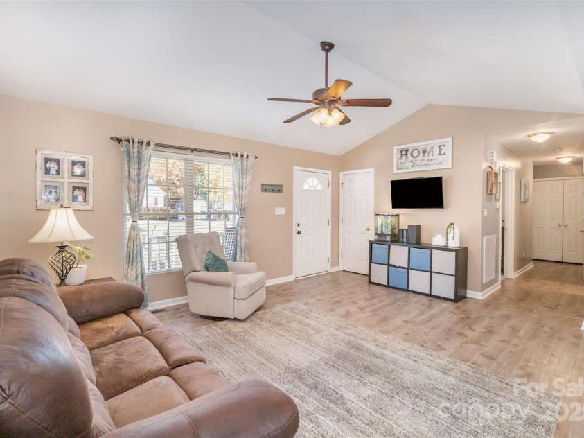 522 Kittiewake Lane, Clover, SC 29710.  MLS# CAR4319077, YatesRealty ID 29904. 