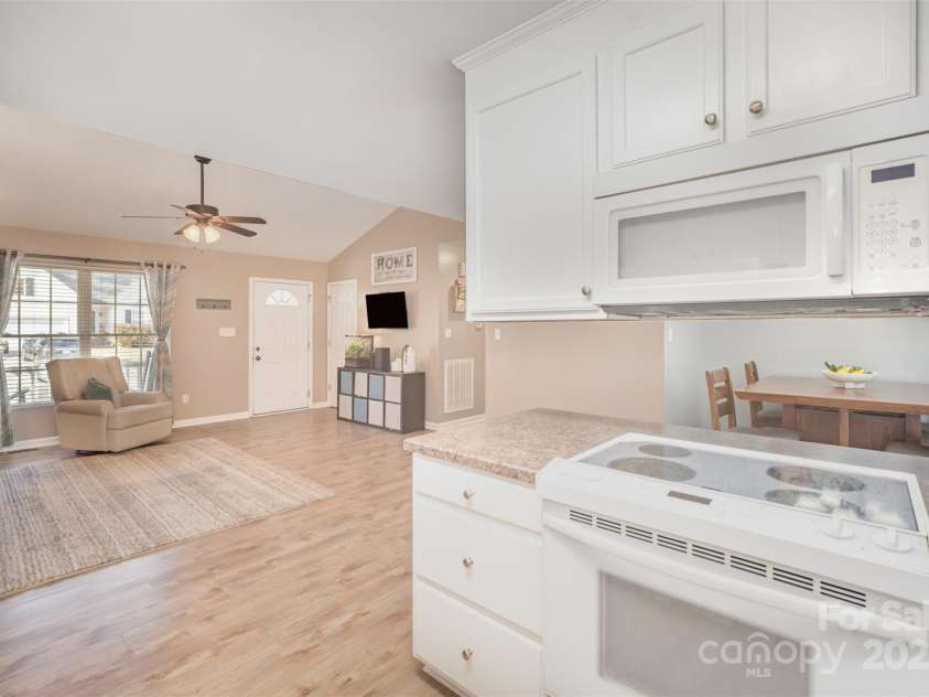 522 Kittiewake Lane, Clover, SC 29710.  MLS# CAR4319077, YatesRealty ID 29904. 