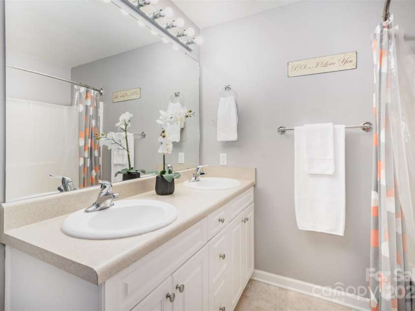 522 Kittiewake Lane, Clover, SC 29710.  MLS# CAR4319077, YatesRealty ID 29904. 