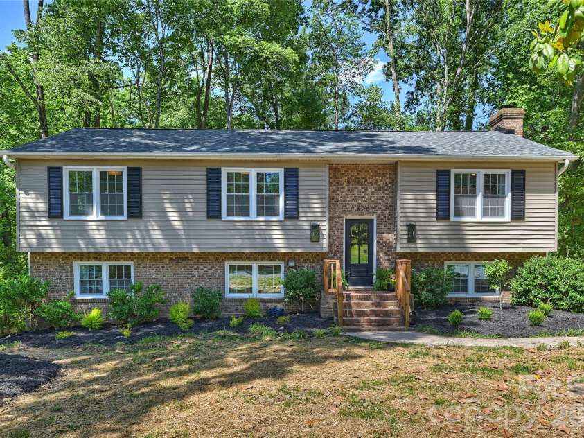 7420 Castlebar Road, Charlotte, NC 28270.  MLS# CAR4382970, YatesRealty ID 29905. 