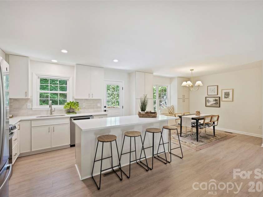 7420 Castlebar Road, Charlotte, NC 28270.  MLS# CAR4382970, YatesRealty ID 29905. Kitchen