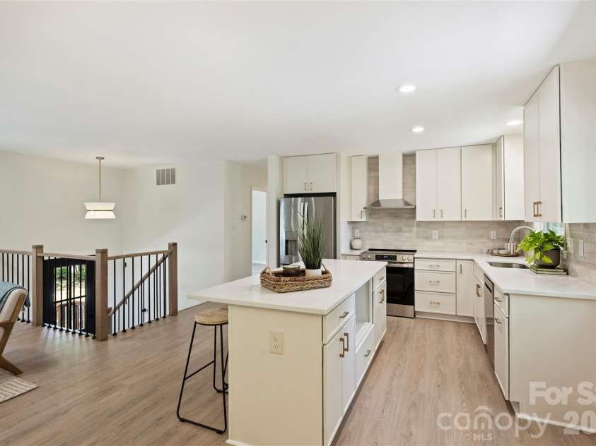 7420 Castlebar Road, Charlotte, NC 28270.  MLS# CAR4382970, YatesRealty ID 29905. Kitchen
