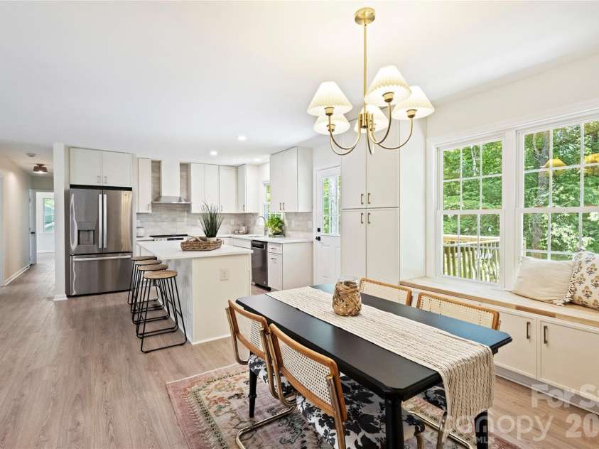 7420 Castlebar Road, Charlotte, NC 28270.  MLS# CAR4382970, YatesRealty ID 29905. Kitchen and Dining Area