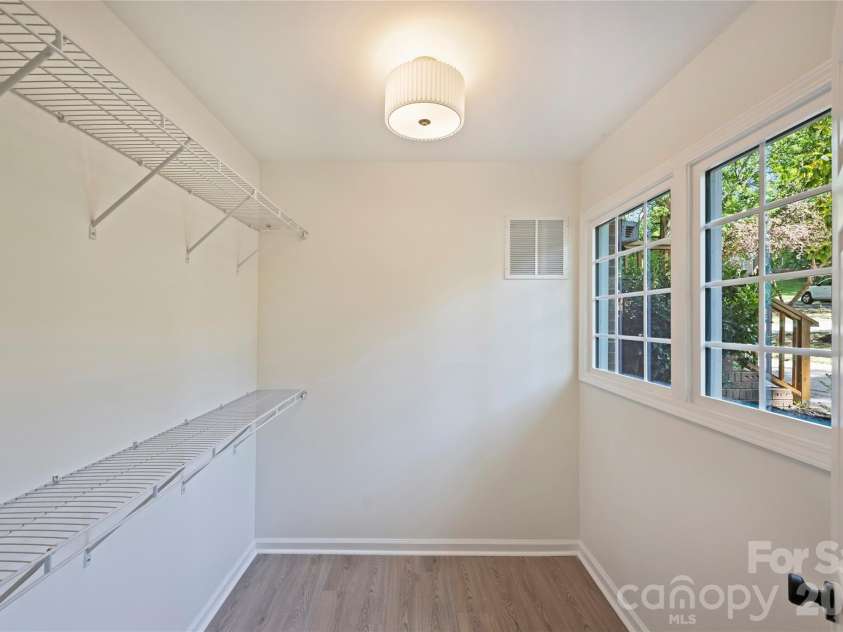 7420 Castlebar Road, Charlotte, NC 28270.  MLS# CAR4382970, YatesRealty ID 29905. Primary Closet