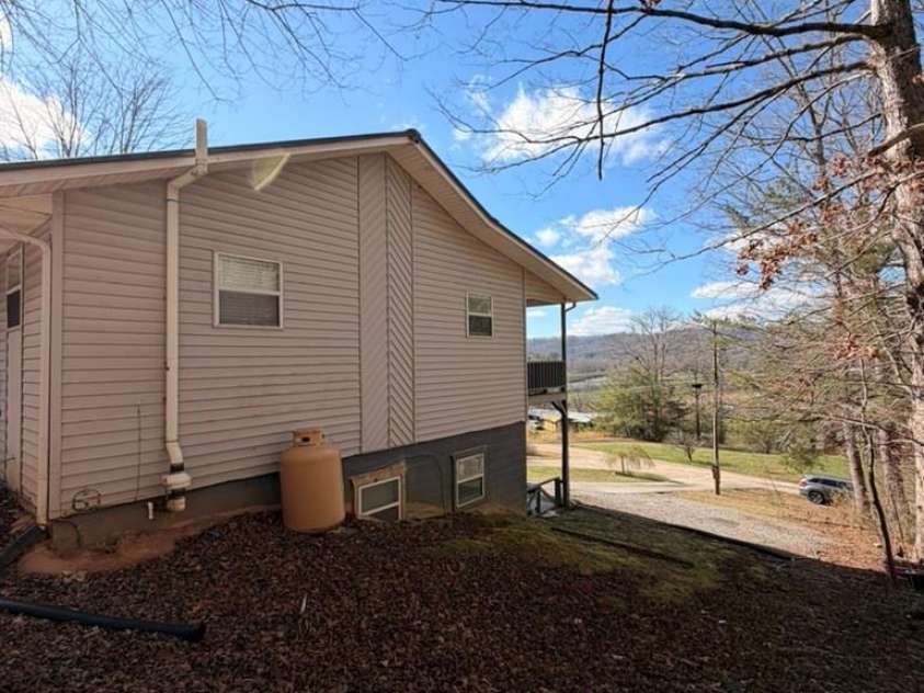 281 Cherrywood Circle, Hayesville, NC 28904.  MLS# CAR4392442, YatesRealty ID 29906. 