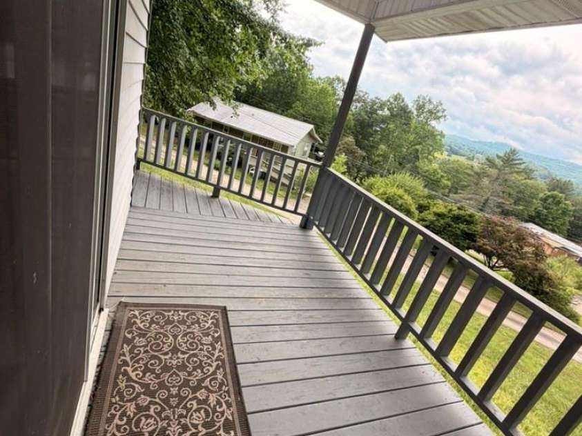 281 Cherrywood Circle, Hayesville, NC 28904.  MLS# CAR4392442, YatesRealty ID 29906. 