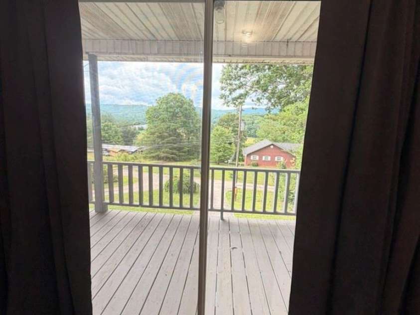 281 Cherrywood Circle, Hayesville, NC 28904.  MLS# CAR4392442, YatesRealty ID 29906. 
