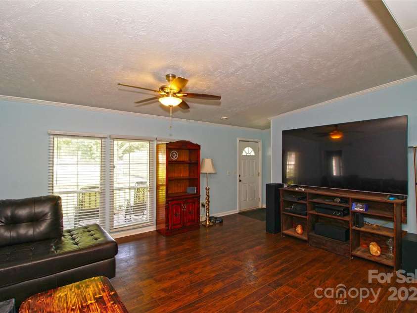 7010 Executive Circle, Denver, NC 28037.  MLS# CAR4288123, YatesRealty ID 29906. 