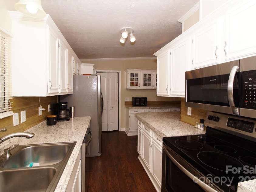 7010 Executive Circle, Denver, NC 28037.  MLS# CAR4288123, YatesRealty ID 29906. 