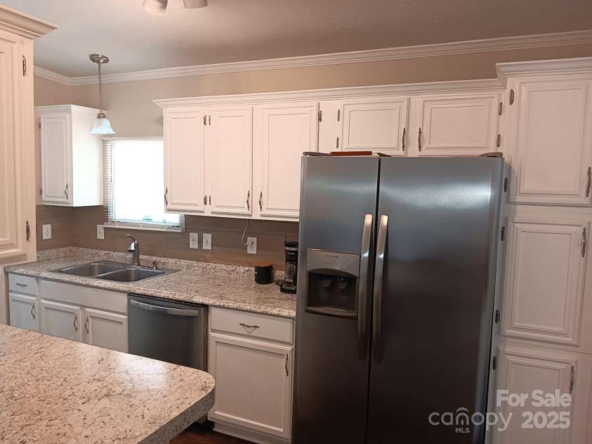 7010 Executive Circle, Denver, NC 28037.  MLS# CAR4288123, YatesRealty ID 29906. 