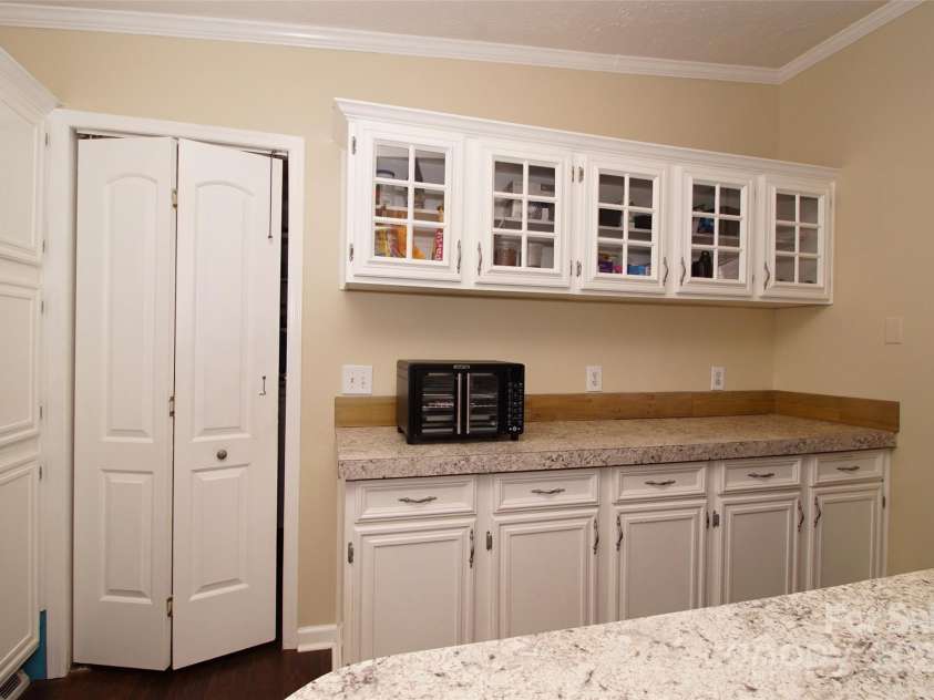 7010 Executive Circle, Denver, NC 28037.  MLS# CAR4288123, YatesRealty ID 29906. 